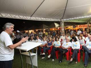 Senador Delcídio do Amaral participou da abertura da 8ª Festa do Peixe em Dourados (Foto: Divulgação)