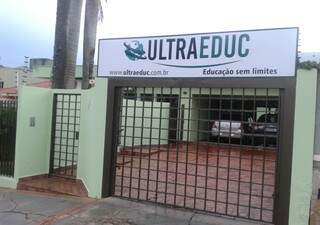 A UltraEduc fica na Rua Pernambuco, 707, Bairro São Francisco, telefones: 3316-4393 /9271-1620 
