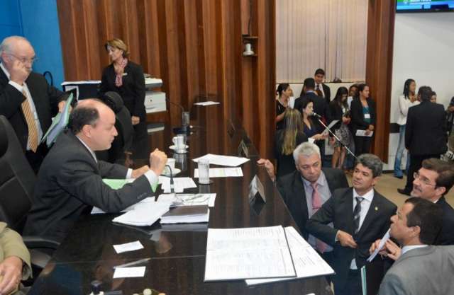 Com cinco emendas, repasse de gest&atilde;o de hospitais para OS &eacute; aprovado
