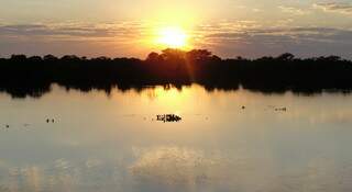 O nascer do sol visto da RPPN Eliezer Batista, no Pantanal da Serra do Amolar. (Foto: Paula Maciulevicius)