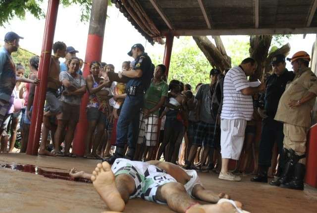 Homem de 19 anos &eacute; morto com tr&ecirc;s tiros no Jardim Fl&oacute;rida  