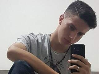 Matheus Coutinho foi morto a tiros de fuzil AK47, executado por engano, no lugar do pai (Foto/Reprodução)