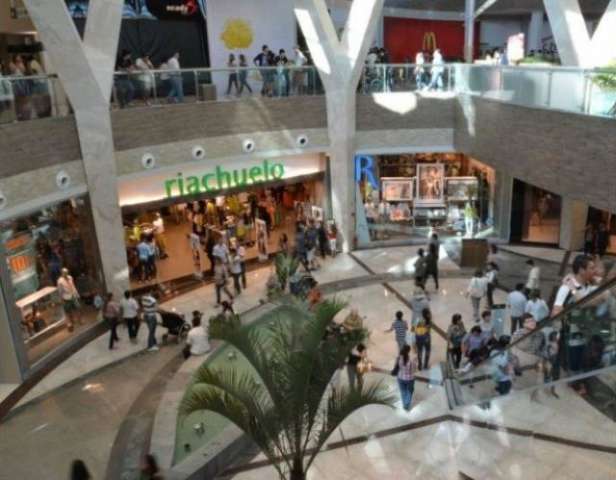 Shoppings, lot&eacute;ricas e supermercados fecham mais cedo na v&eacute;spera de 2019