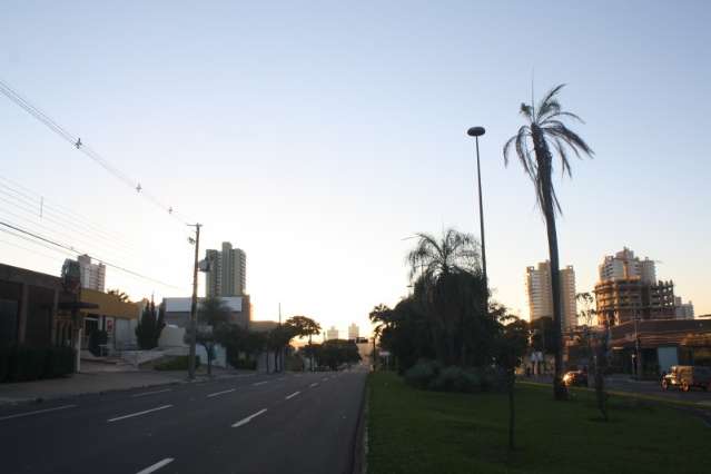 Quinta-feira de tempo aberto e calor em Campo Grande 