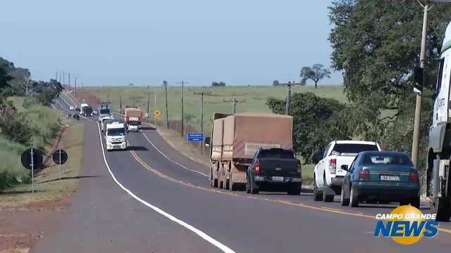 Motoristas reclamam que obra na BR-163 parou, mas cobran&ccedil;a de ped&aacute;gio continua