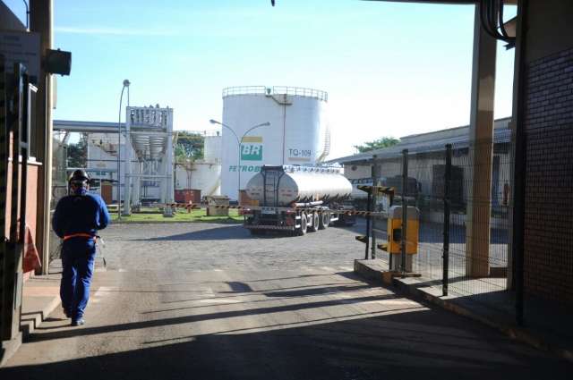 Ministra do TST concede liminar para impedir greve de petroleiros