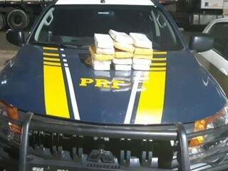 PRF prende motorista que traficava coca&iacute;na dentro do pneu estepe de carreta 