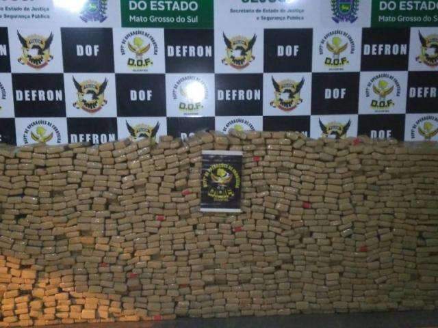 Suspeito de abandonar carro com 1 tonelada de maconha &eacute; preso pedindo carona