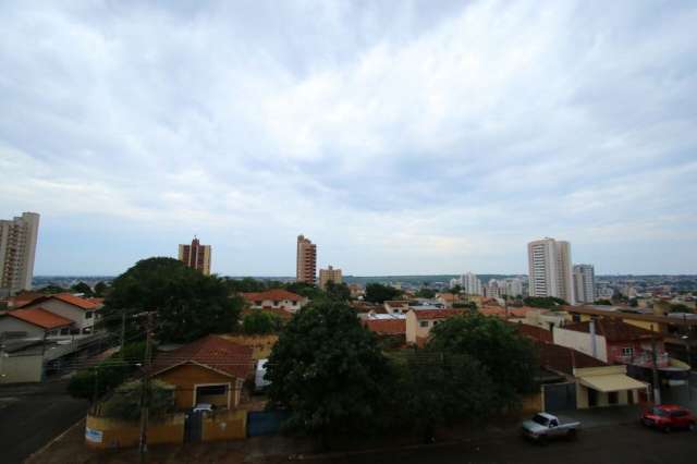 Previsão é de tempo nublado pancadas de chuva a tarde na Capital