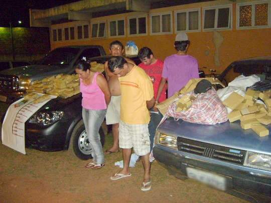  Quatro s&atilde;o presos quando recheavam carro com maconha