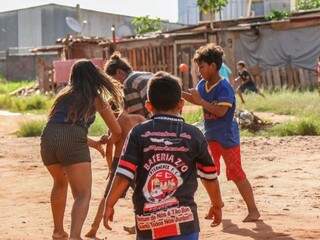 Na ceia de Natal, assalariado s&oacute; bebe &ldquo;champanhe&rdquo; se ganhar no trabalho 