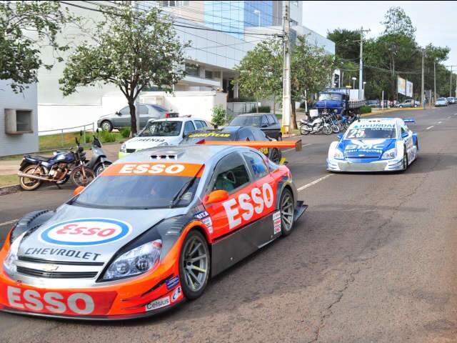  Primeira movimenta&ccedil;&atilde;o da Stock Car &eacute; com carreata na regi&atilde;o central  