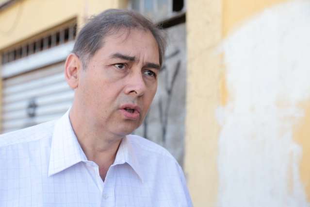 Bernal perde tempo por propaganda em que atriz simula ser candidata