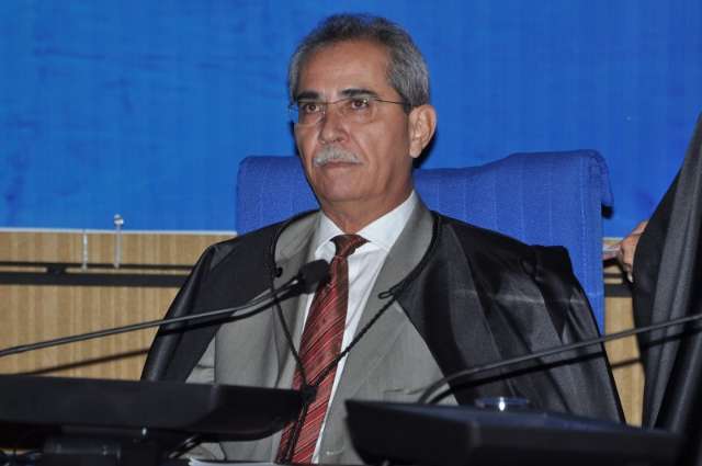 Conselheiro do TCE admite que pode se aposentar e abrir vaga cobi&ccedil;ada