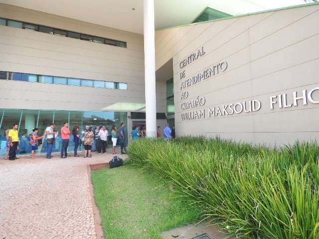 Sem garantia de pagamento, servidores voltam e amea&ccedil;am com nova paralisa&ccedil;&atilde;o 