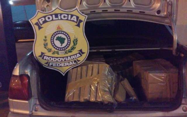 PRF apreende 200 quilos de maconha em porta-malas de carro na BR-463