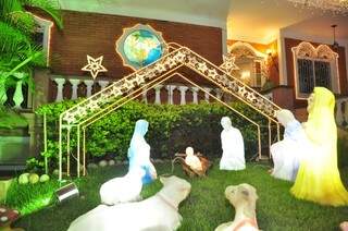 A casa segue decorada até o dia 6 de janeiro e exalando a magia do Natal de dona Geny.