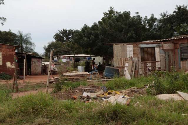 Para construir via, munic&iacute;pio quer acabar com &aacute;rea invadida ha 2 anos