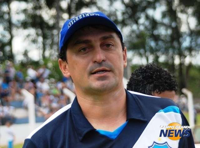 Ubiratan confirma a renova&ccedil;&atilde;o com t&eacute;cnico Douglas Ricardo para 2014