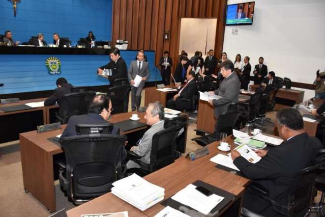 Deputados pedem explica&ccedil;&otilde;es do MPE sobre projeto &#039;na contram&atilde;o da crise&#039;