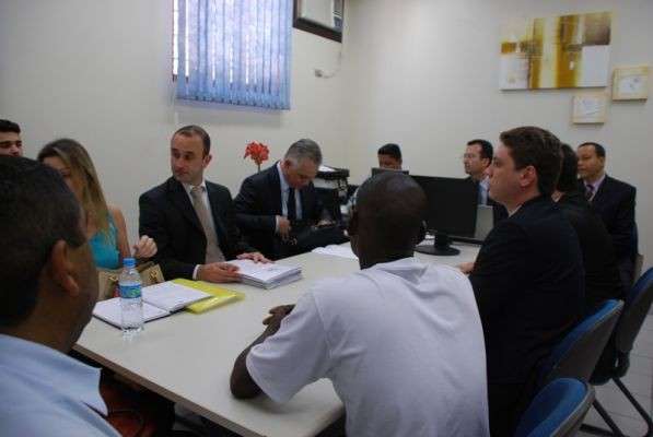 Ap&oacute;s den&uacute;ncia de trabalho escravo, haitianos aceitam acordo com empresa