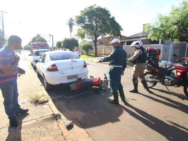 Motociclista fica ferida ap&oacute;s ser arrastada por carro no S&iacute;lvia Regina 