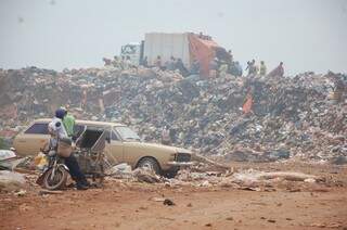 Justiça determinou paralisação das obras no lixão e no aterro de Campo Grande. (Foto: Pedro Peralta)