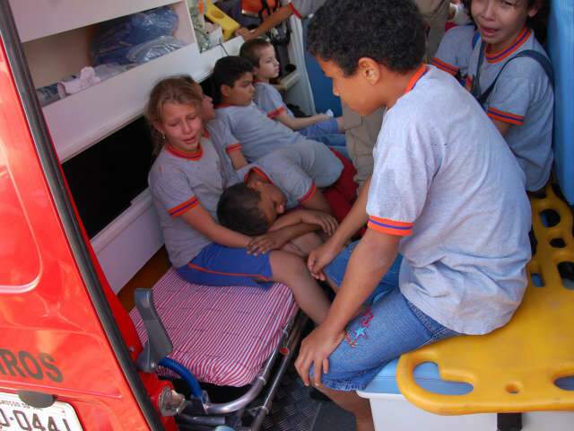  Escola informa rela&ccedil;&atilde;o de crian&ccedil;as que passaram mal e local onde foram socorridas