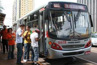 Ônibus extras entrarão em circulação a partir das 6 horas. (Foto: Simão Nogueira)