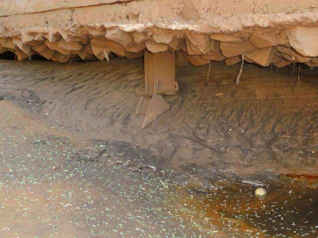 Assoreamento leva Agesul a interditar ponte sobre o c&oacute;rrego do Touro