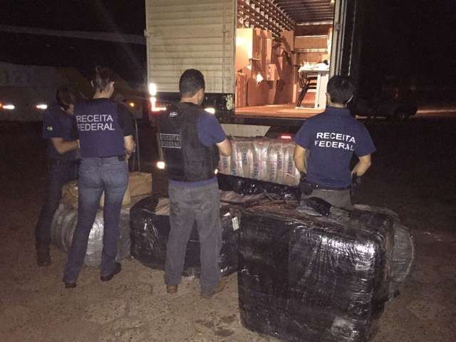 Receita Federal fiscaliza ve&iacute;culos e apreende R$ 110 mil em mercadorias