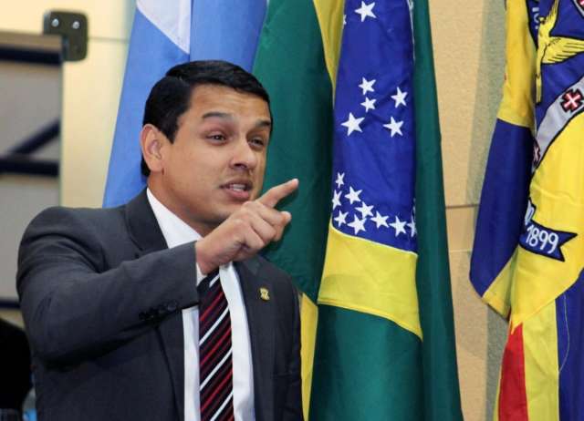 Para provar abandono, Elizeu apresenta cerca de 100 indica&ccedil;&otilde;es em um dia