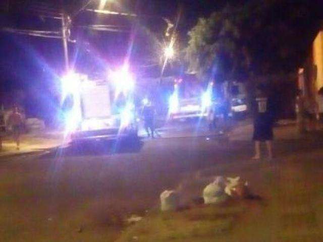 Mulher fica presa em casa incendiada e &eacute; resgatada pelos vizinhos