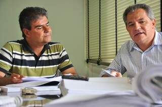 Secretário durante prestação de contas com o ex-prefeito. (Foto: João Garrigó)