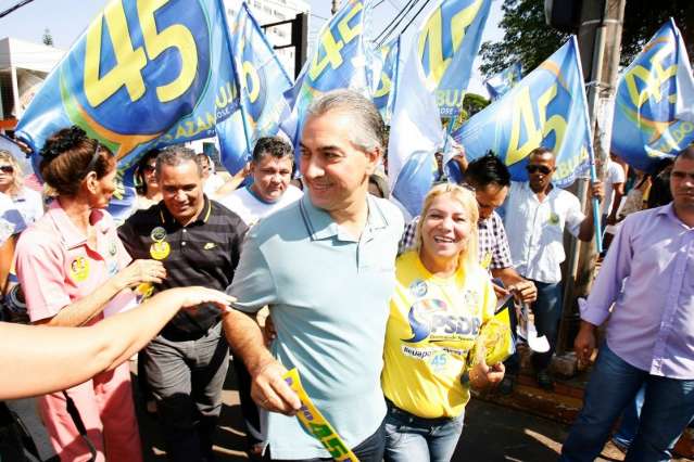Reinaldo Azambuja faz caminhada e reuni&otilde;es durante o domingo