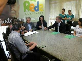 Reinaldo Azambuja e Rose Modesto apresentaram as metas do programa social (Foto: Leonardo Rocha)