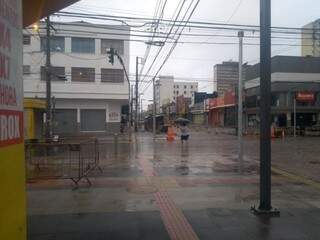 Dia amanheceu chuvoso em Campo Grande (Foto: Pedro Peralta)