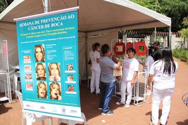 Campanha de preven&ccedil;&atilde;o ao c&acirc;ncer bucal come&ccedil;a com tratamento intinerante