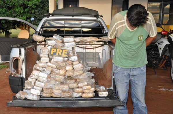  PRE apreende 60 kg de maconha em picape na MS-060