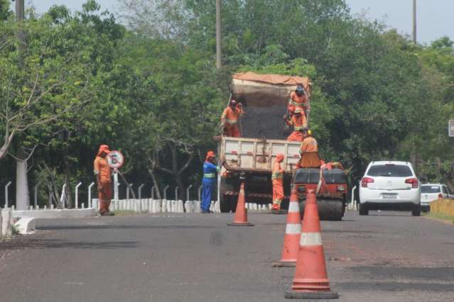 Governo contrata empresa para tapar buracos nas ruas do Parque dos Poderes