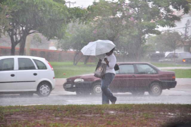  Ap&oacute;s calor forte, campo-grandense enfrentar&aacute; dias de chuva
