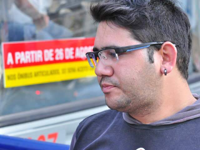  A tr&ecirc;s dias para medida entrar em vigor, usu&aacute;rio corre para comprar cart&atilde;o do &ocirc;nibus
