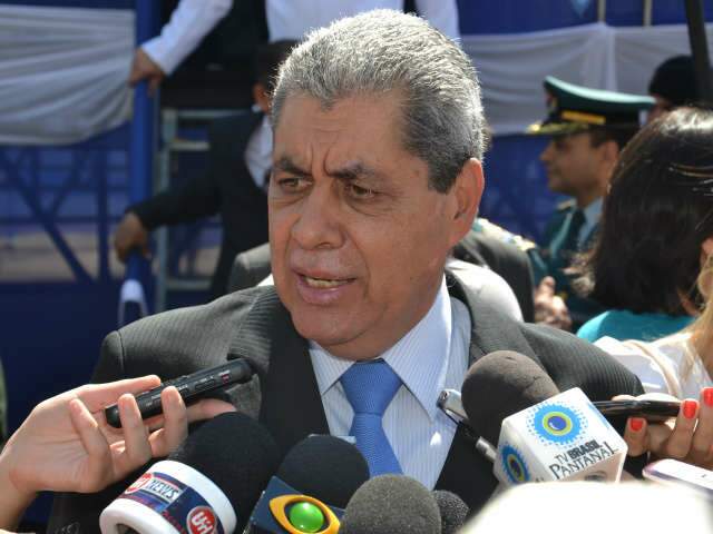  Puccinelli &eacute; a favor de pris&atilde;o perp&eacute;tua e contra fechamento da fronteira