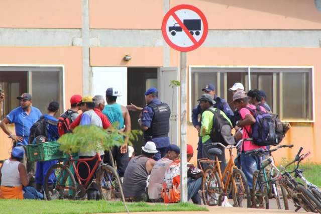 Catadores s&atilde;o impedidos de entrar em unidade de reciclagem de lixo