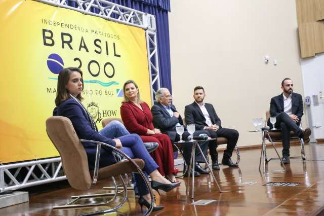 &quot;Todo mundo tem que contribuir&quot;, diz senadora sobre protesto de policiais 