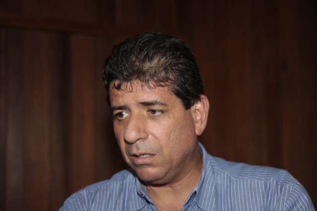 Bernal n&atilde;o recebe notifica&ccedil;&atilde;o, mas se re&uacute;ne com ex-vereador na Prefeitura