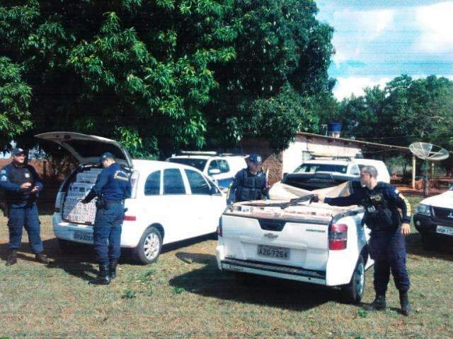 Trio &eacute; preso com ve&iacute;culos carregados de contrabando em distrito 
