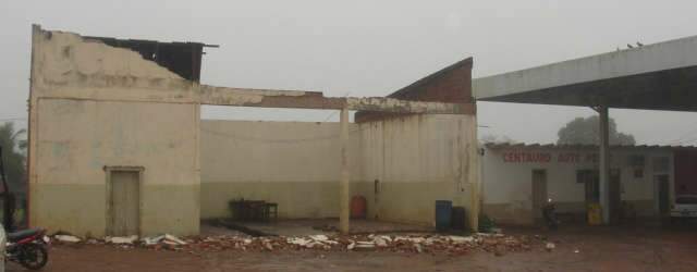  Tempestade destelha casas e derruba &aacute;rvores em Paranhos