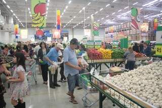 Supermercados devem fechar 15 minutos antes dos jogos do Brasil na Copa