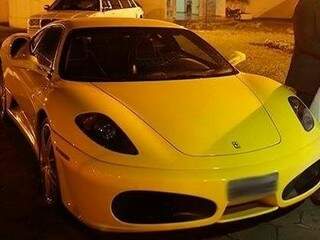 Ferrari que pertencia a família de policial, segundo a PF (Foto: Arquivo de Família/Facebook)